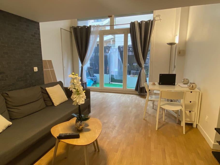 Magnifique Duplex 45 M2 Aux Portes De Paris Metro Barbara A 30Mn Expo Porte De Versailles 몽트루즈 외부 사진