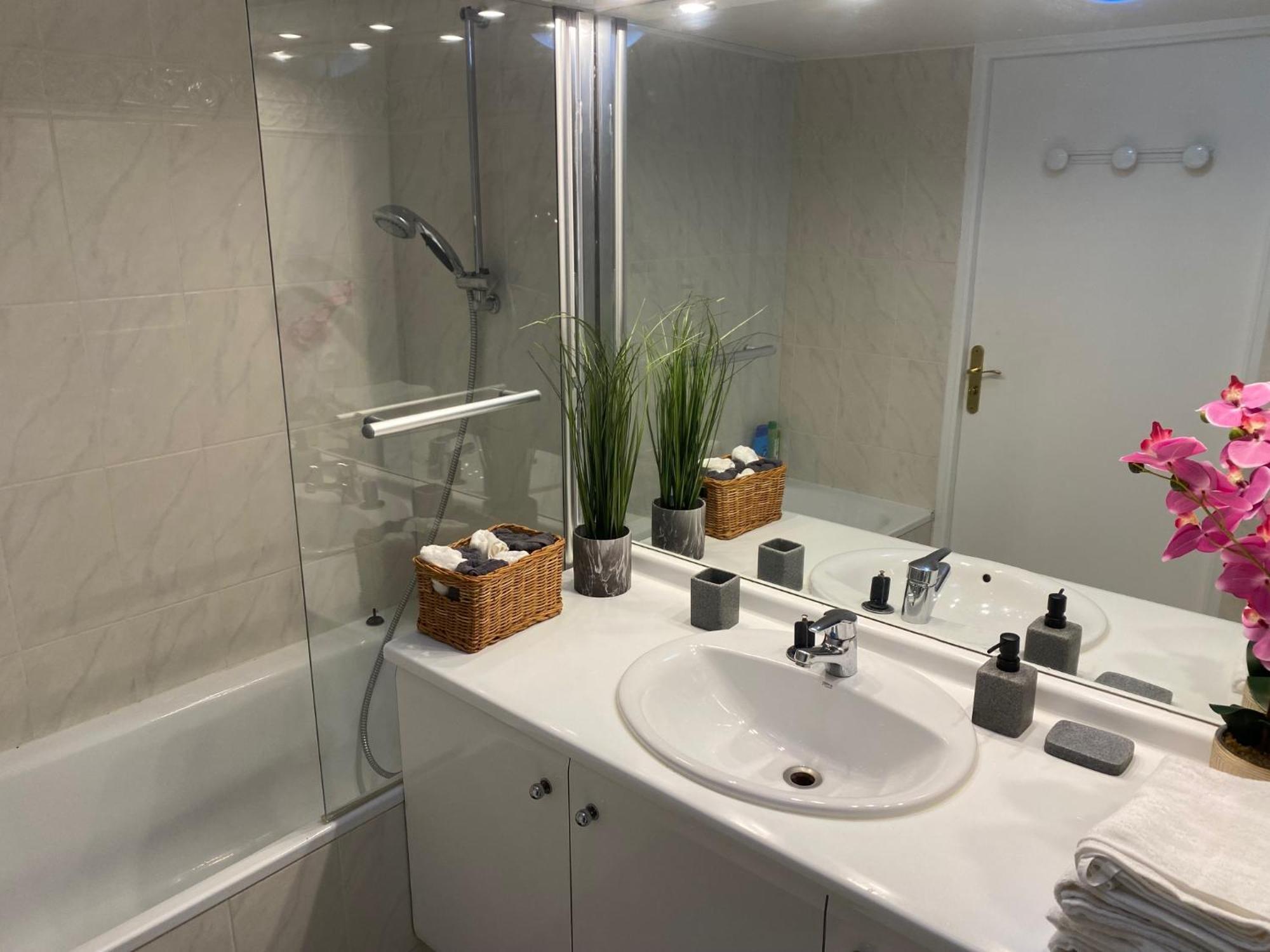 Magnifique Duplex 45 M2 Aux Portes De Paris Metro Barbara A 30Mn Expo Porte De Versailles 몽트루즈 외부 사진